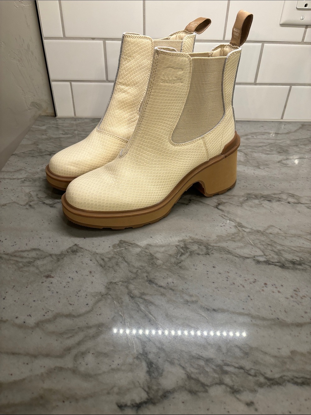 Sorel Cream Textured Hi-Line Chelsea Ankle Boots